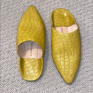 Modern Soul croc flats